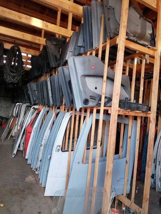 Розборка вантажних автомобілів кабіни