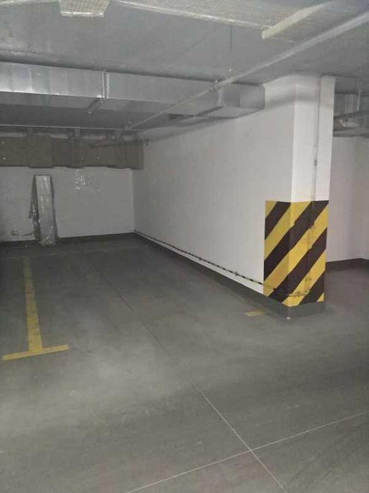Duże miejsce postojowe w garażu podziemnym Łucka Rondo Daszynskiego