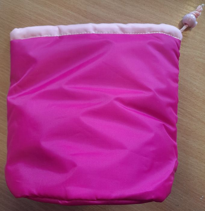 Nowa różowa kosmetyczka wodoodporna z zamykanym etui np.na kluczyk