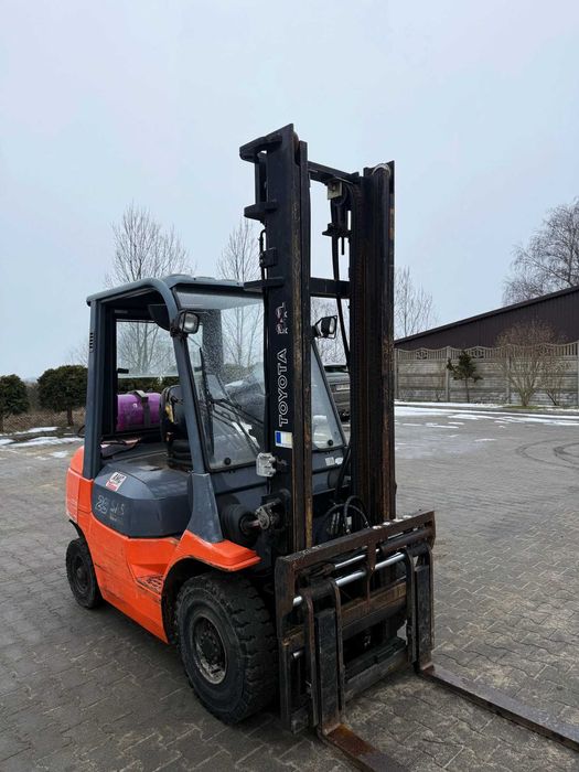 wózek widłowy TOYOTA 7FGF25 LPG 2500kg 4.0m przesuw pozycjoner 2005rok