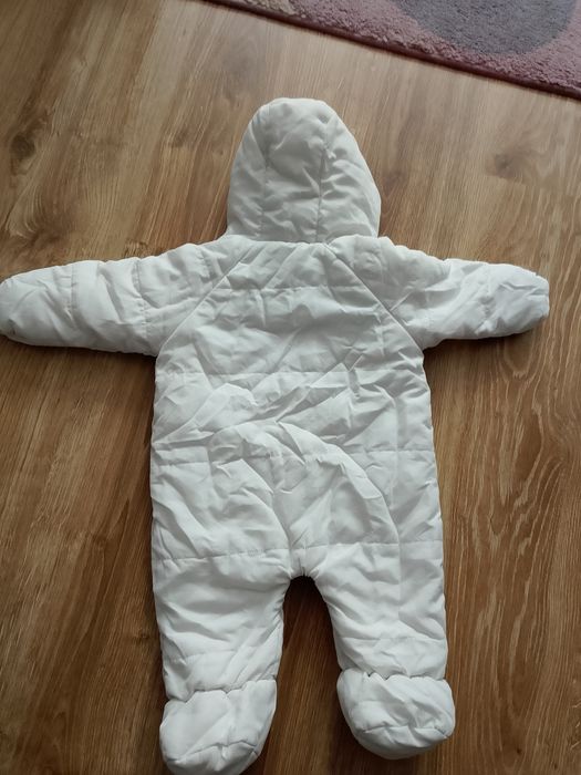 Biały dziecięcy kombinezon zimowy rozmiar 0-3 miesiące