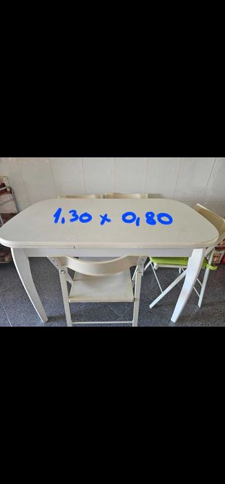Mesa de cozinha extensível branca com 4 cadeiras