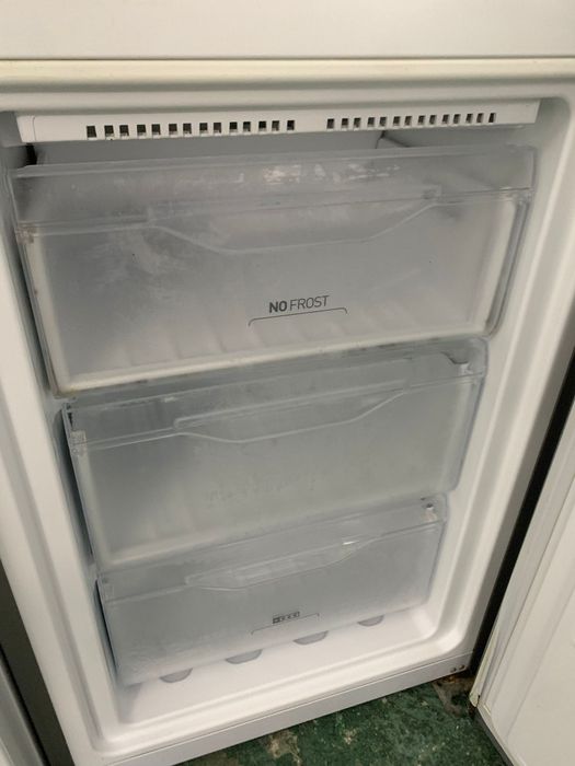 frigorifico indesit combinado cinza