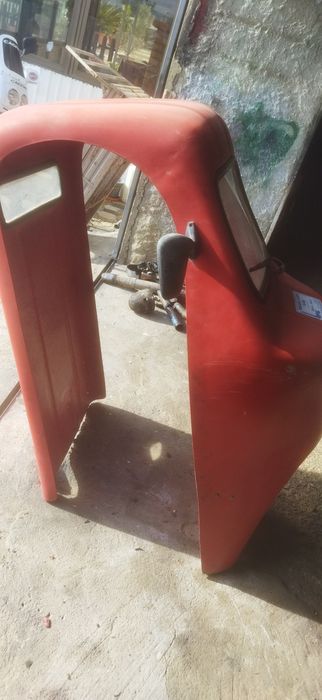 Estrutura em fibra para triciclo motorizado em muito bom estado