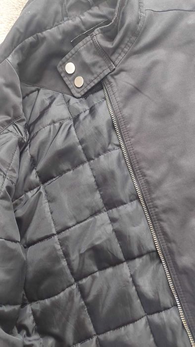 Elegancka czarna kurtka-bomberka ze stójką H&M