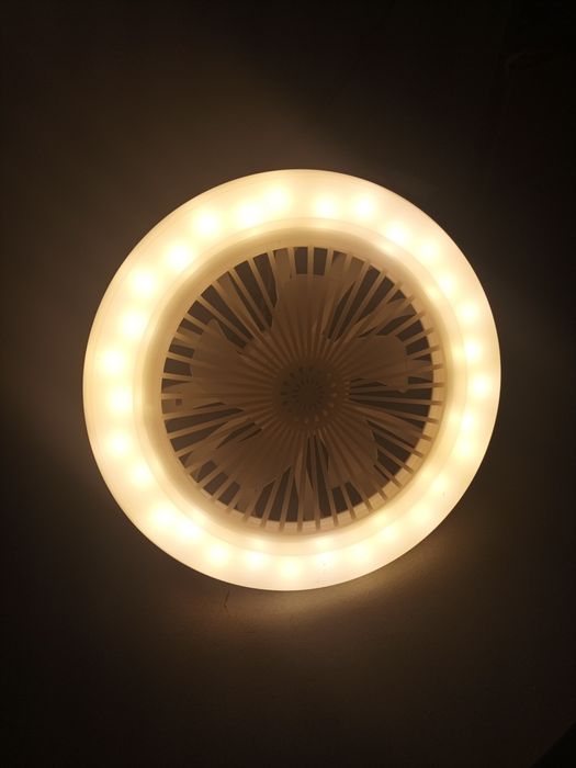 Потолочний LED светільнік с вентилятором та пультом дистанційного керування