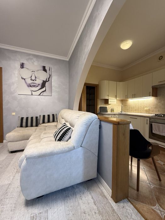 Подобова оренда квартири, центр, парковка, з виглядом на парк