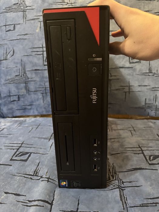 Персональний компʼютер Fujitsu