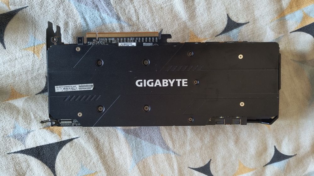 Placa gráfica gigabyte AMD Radeon RX 5700xt 8gb