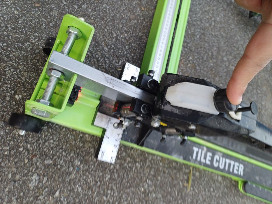 Máquina de ladrilho para peças até  1 metro.