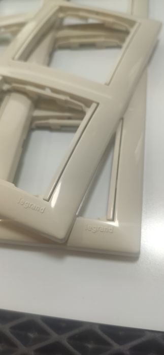 Legrand Valena Classic слонова кістка рамка 2 ,3 ,4 поста: 20 грн ...