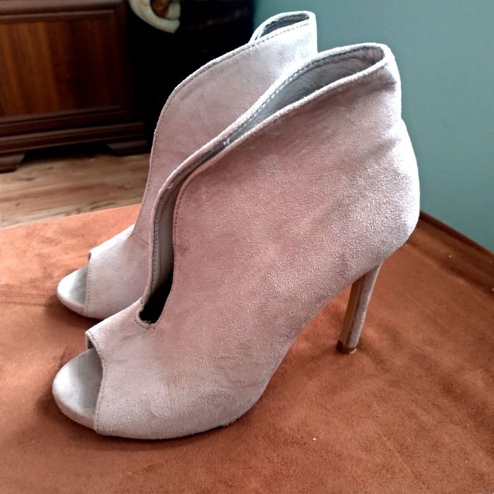 Botki szare z wycięciem VICES