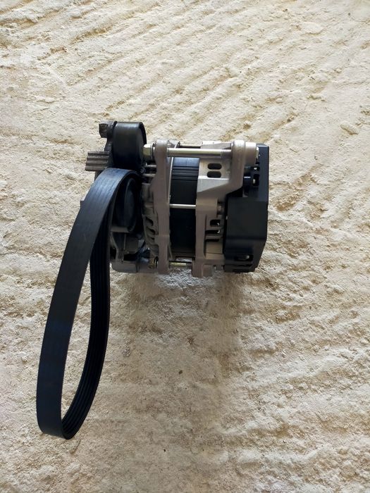 Alternator Mazda 3 cx30 24v130a