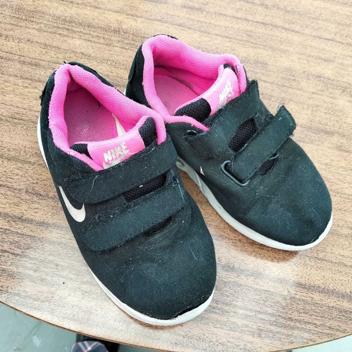 Tenis criança de Nike 28