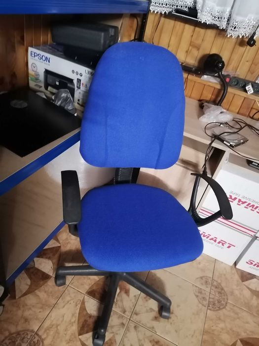 Fotel obrotowy niebieski