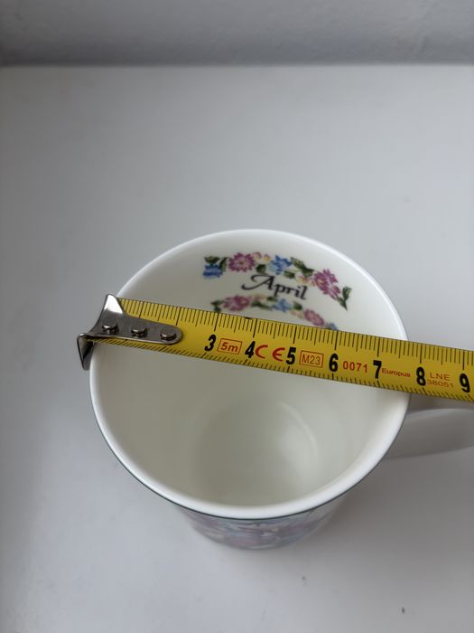 Caneca Porcelana Bone Tailândia Flores Mês Abril 350ml - Mcd