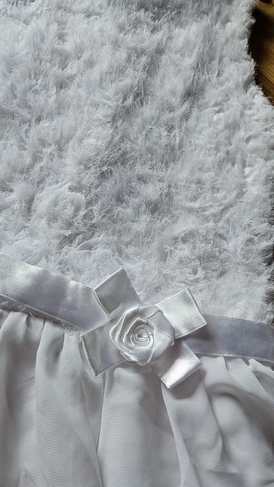 Продам святкові сукні на дівчинку 5-7р