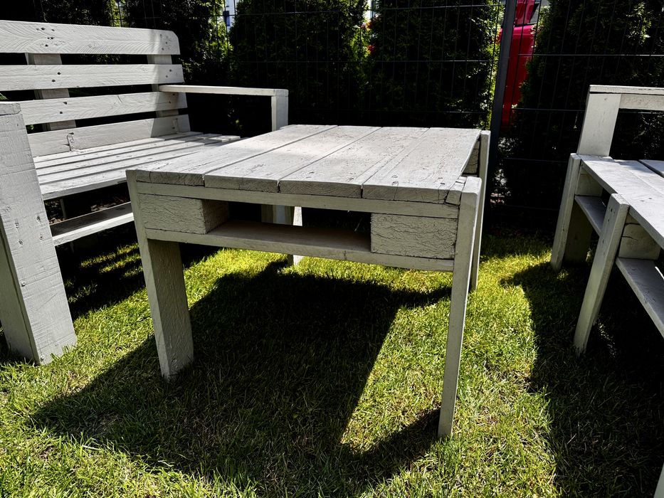 Zestaw mebli ogrodowych z palet