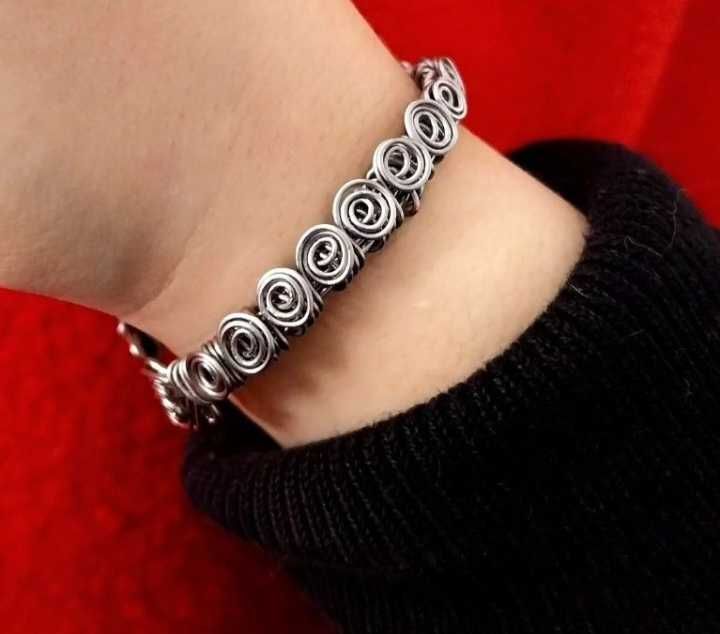 Pulseiras de casal em aço artesanais
