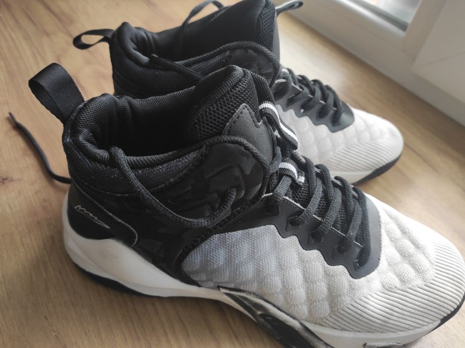 Спортивне оригінальне взуття NewYorker,Adidas