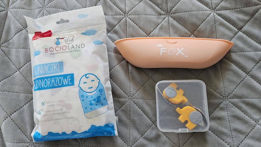 Zestaw nowe śliniaki jednorazowe (7szt.) Śliniaczek  sztućce w pudełku