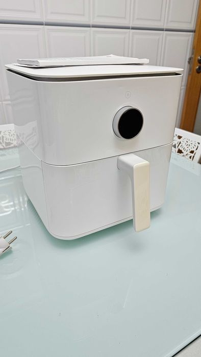 Vendo Air Fryer Xiaomi com wi-fi e App para telemóvel como nova e ofereço tostadeira Ariet com alguns sinais de uso mas a funcionar em pleno.