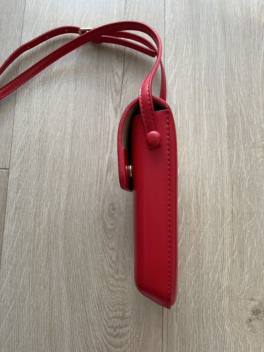 Czerwona torebka na ramię — mini crossbody