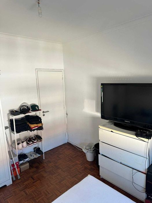 Alugo Quarto - Moita