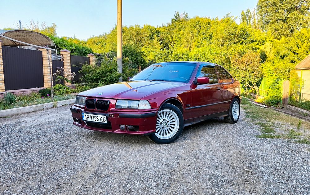 Продам автомобиль BMW 318i