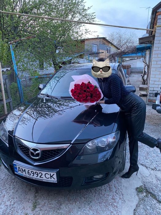 Машина Mazda 3