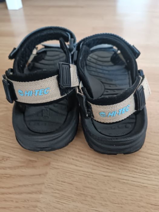 Szare sandały marki Hi-Tec.