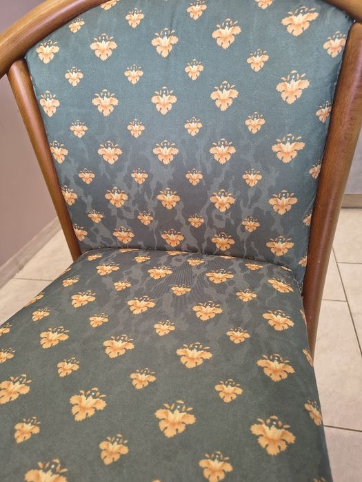 Продам дерев'яні стільці в ідеалі