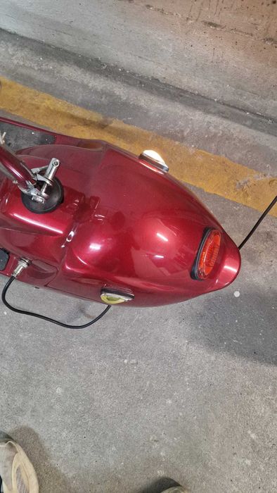 Mini scooter Elétrica Retro Vermelha a Funcionar – precisa de baterias