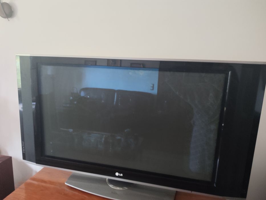 TV plasma LG 107 cm 42PXR5R-ZB para arranjo ou  peças
