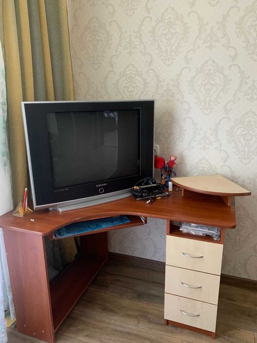 Письмовий   стіл..