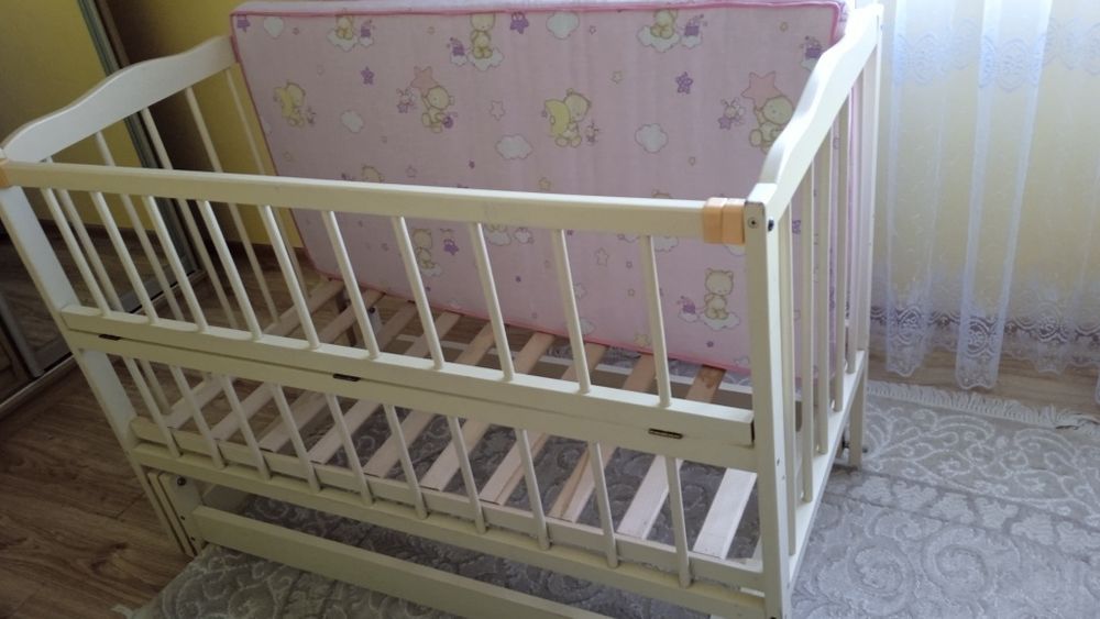 Ліжечко дитяче. В доброму стані