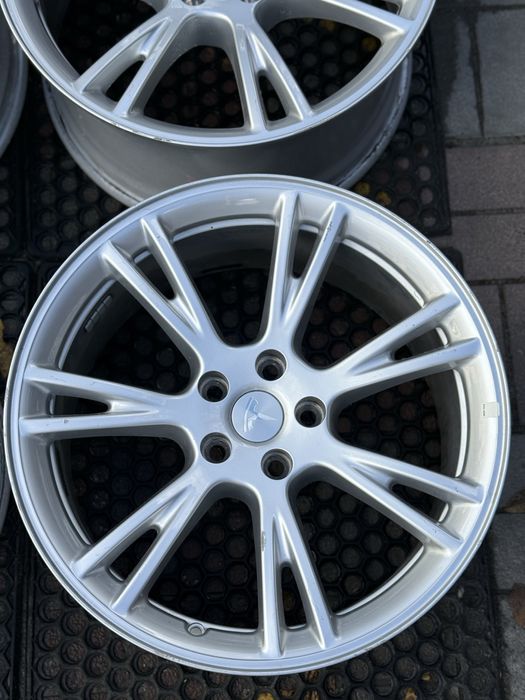 Оригінальні диски tesla model y модел вай гарний стан 5 114,3 r19