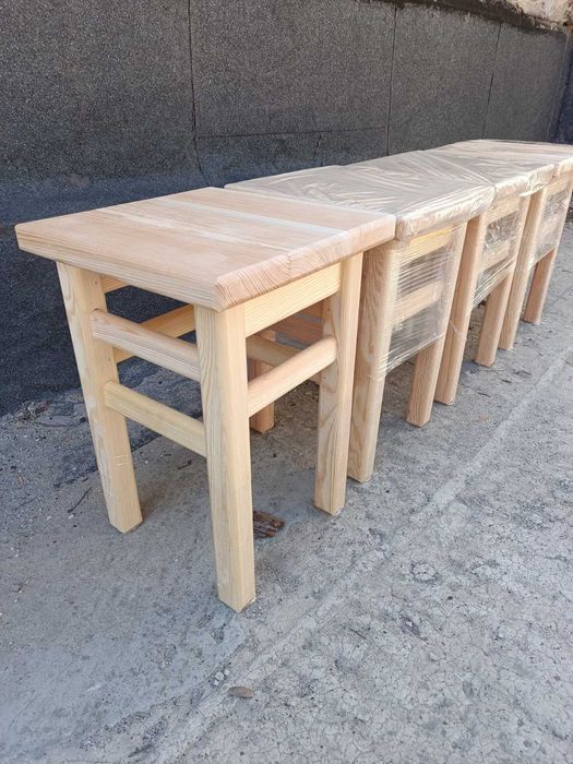 Табурет деревянный