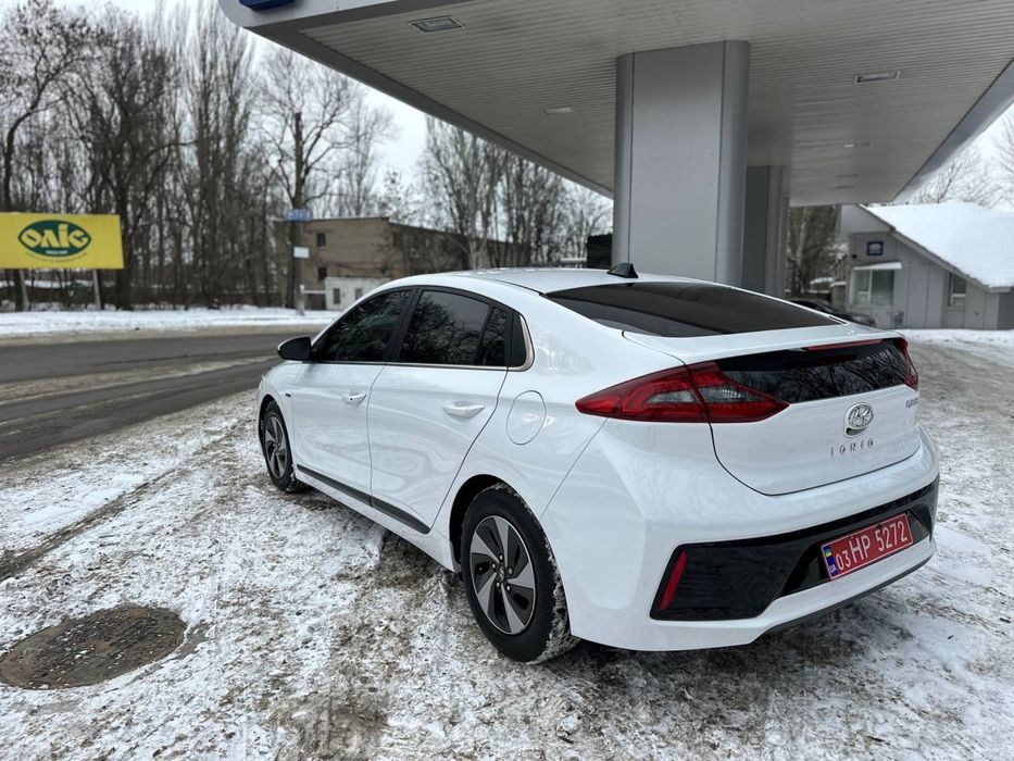 Hyundai Ioniq hybrid в идеальном состоянии