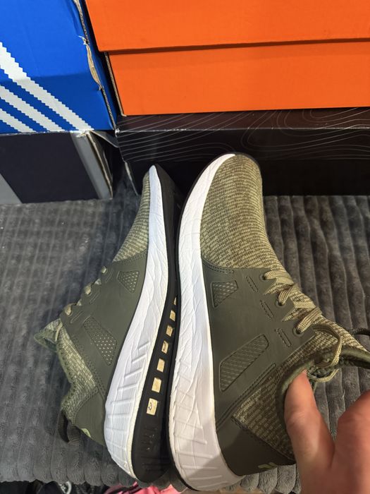 Оригінальні кросівки Fila 42(26,5см)