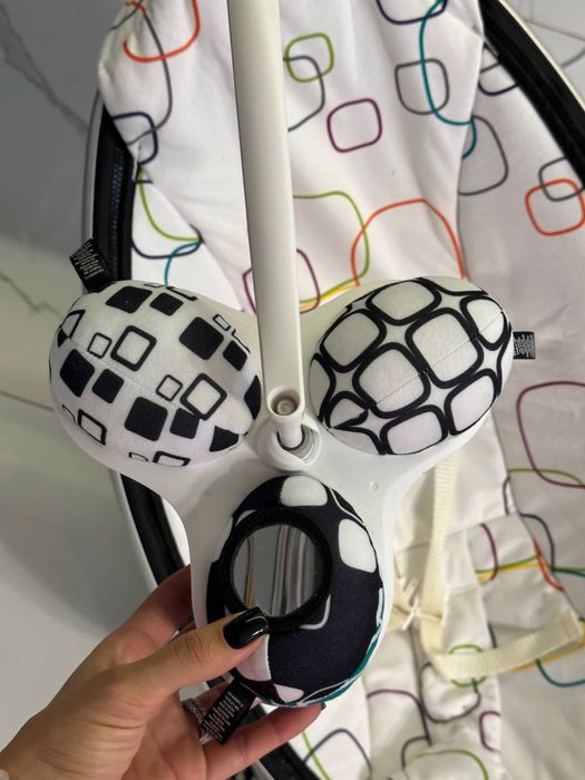 Крісло-гойдалка 4MOMS mamaRoo 4.0 Plush