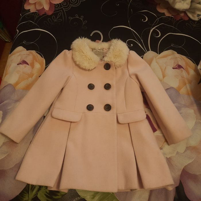 Пальто весна/осінь, на дівчинку 3-4 роки.