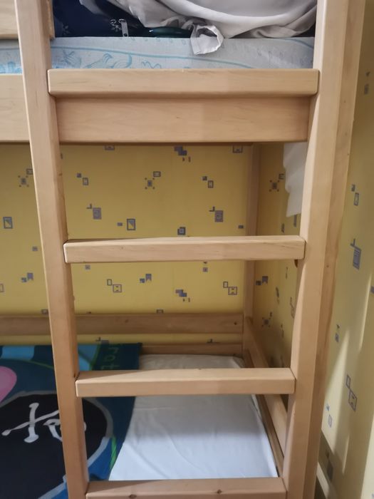 Продам 2-х ярусную кровать, срочно