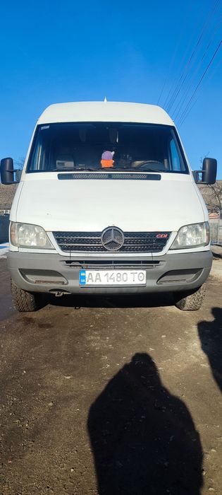 Продається Mercedes Sprinter з надійним дизельним двигуном 2.2 CDI. Ав