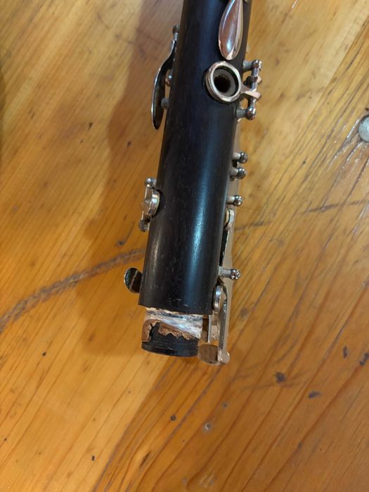 Clarinete de madeira.