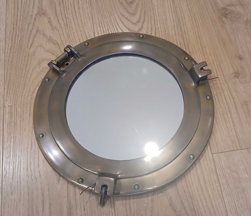 Espelho formato janela navio