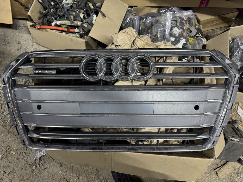 Решітка радіатора Audi A4 B9