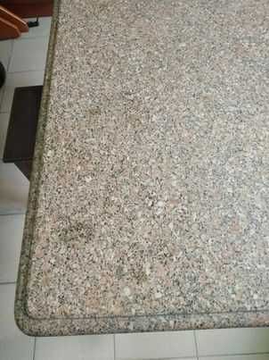 Mesa Granito conjunto com 4 bancos de madeira