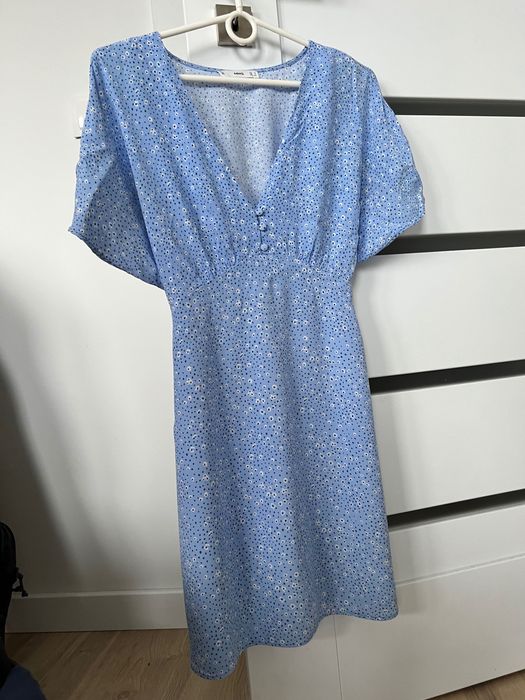 Damska letnia sukienka w kwiatki Mango