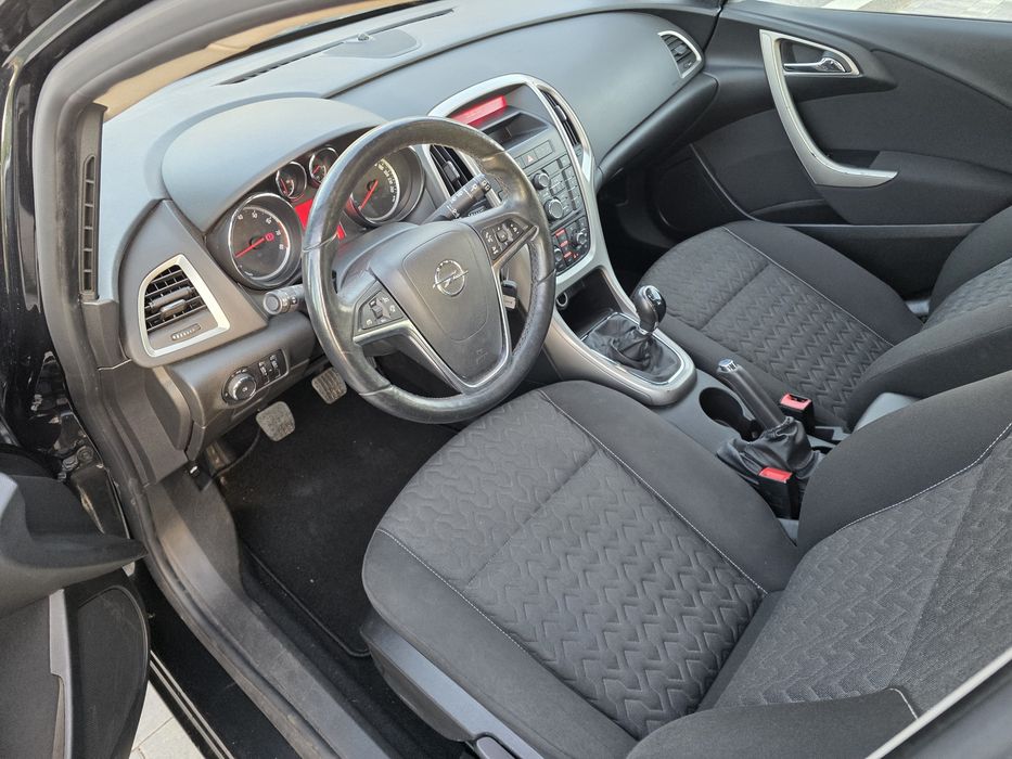 Opel Astra J 1.4 Benzyna Klima Grzane fotele,  kierownica z Niemiec